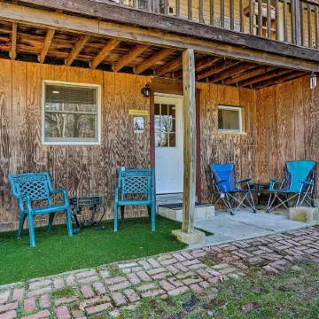 Charming Beacon Apt w/ Fire Pit: Near Hiking!