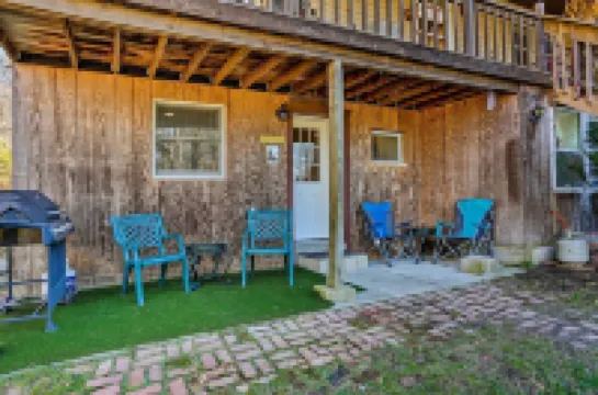 Charming Beacon Apt w/ Fire Pit: Near Hiking!