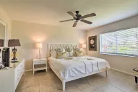 Jupiter Condo w/ Pool Access, Walk to Beach! - Parking
