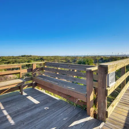 Resort Condo Steps to Beach: Snowbirds Welcome!