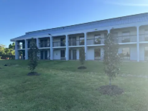 Riverview Inn Hotels in Lee County