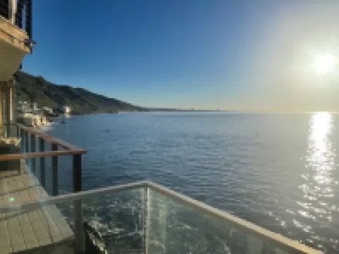 Panoramic Oceanfront Malibu Getaway