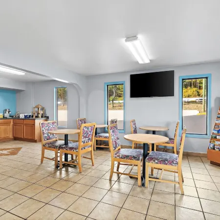 Days Inn by Wyndham Cleveland TN