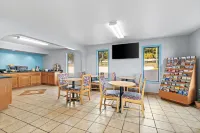 Days Inn by Wyndham Cleveland TN - breakfast