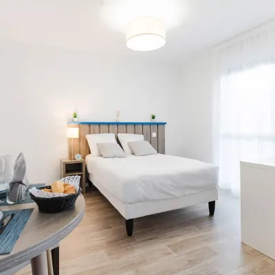 Quality Suites Saint-Malo Hotels near La Cité