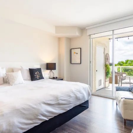 Golden Bay 303