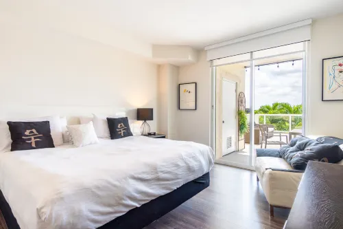 Golden Bay 303
