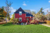 4BR House w/ Kitchen, Jetted Tub, Wifi + gas Grill - 3-Star