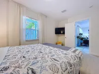 Charming Ground Level Resort Style 3unit condo unit B a few steps from the beach