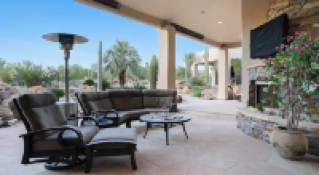 5ベッドルーム オアシス ウィズ ウォーターフォールプール, ホットタブ, デザートビュー デザートカスケード by Avantstay