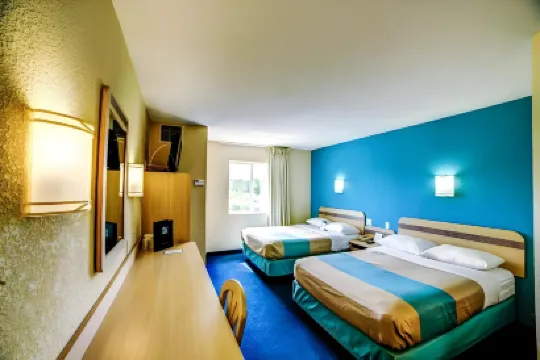 安大略省亨茨維爾6號汽車旅館