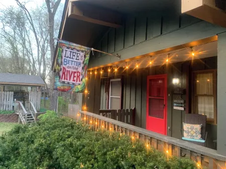 Cozy Cabin with river frontage yards from river launch for kayaking or fishing.