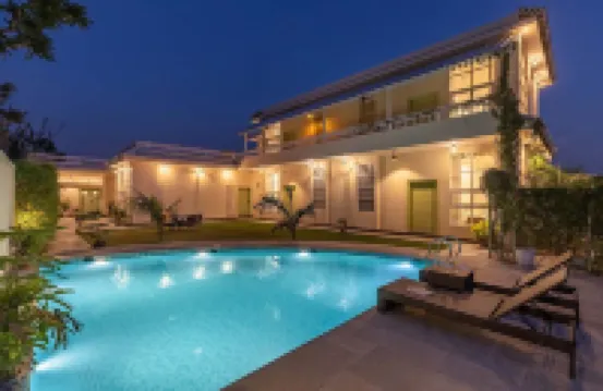 ฟรี เบิร์ดส์ บูทีค สเตย์ อาเมอร์