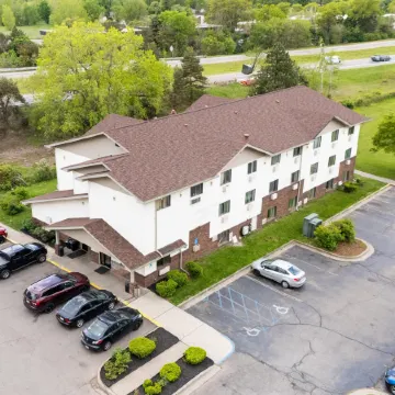 Super Inn by OYO Lansing MI