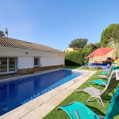 Serene Villa With Yard in Lloret de Mar