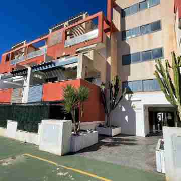 Apartment Near Beach with Pools and Hot Tub Hotel Exterior