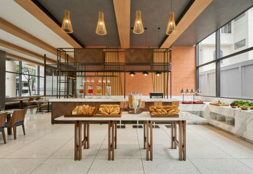 포 포인츠 바이 쉐라톤 냐짱 로비