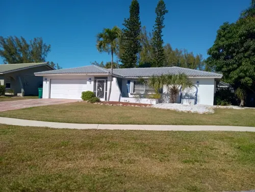 Paradise 4-Bedroom House in Marco Island