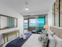 Peninsula Airlie Beach Hotels in Cannonvale