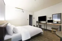 Gongju Hotel Bandi - Motels