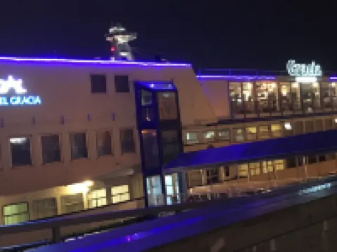 Botel Gracia Hoteles cerca de J. N. Hummel