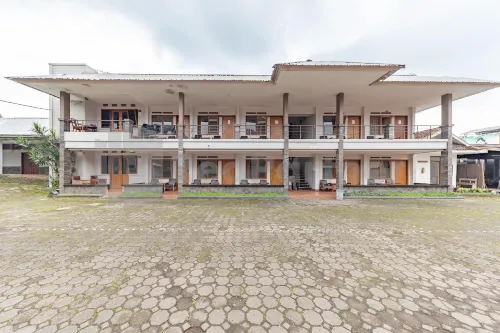 Yehezkiel Hotel Lembang - 2-Star