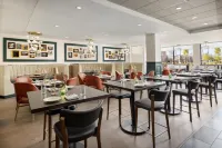 希爾頓逸林康科德市中心飯店 - 早餐