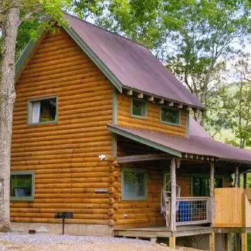 Evie's Mountain Castle 2 Bedroom Cabin by RedAwning