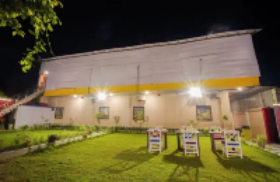 Hotel Chotiwala – 10 Mins from Kashi Vishwanath Temple Hotels in 