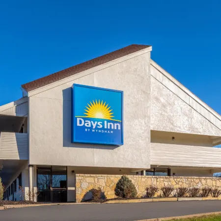 Days Inn by Wyndham Kansas City Northeast Отели рядом с достопримечательностью «Worlds Of Fun Oceans of Fun»