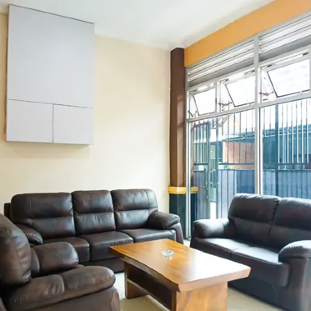 Shabrina Homestay Syariah Terminal Tirtonadi Solo RedPartner