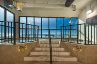 Discounted Rates!   Breathtaking Views from Beautiful Corner Unit!  3 Br/2 BA. - 2-Star