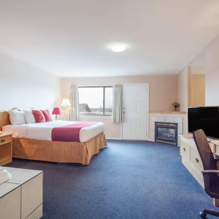 Ramada by Wyndham 100 Mile House