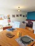 Maisonnette Ideally Located at the Foot of the Napoleon Bridge