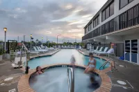 Ashore Oceanfront Hotel - Beach