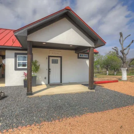 Modern Casita with Hot Tub Six Minutes from Main Street