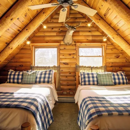Pocono Wellness Retreat: Sauna • Hot Tub • Movie Theater • Fire Pit