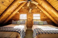 Pocono Wellness Retreat: Sauna • Hot Tub • Movie Theater • Fire Pit