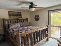 2 Minutes Away from Yellowstone National Park,Downtown,Restaurants and Stores - balcony