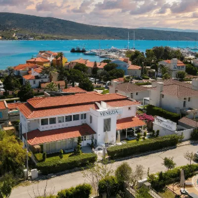 Venezia Alaçatı Hotels near Wyndy Beach