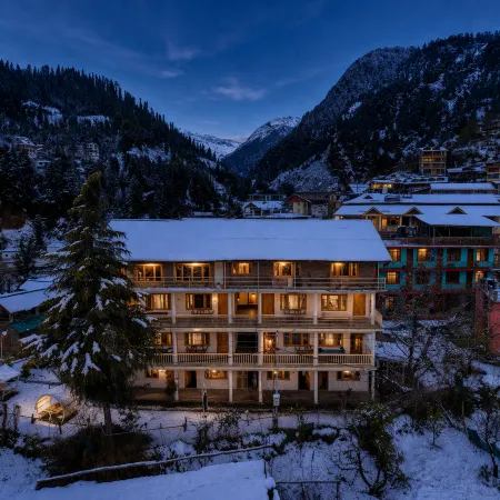 Beholden Stay & Cafe - Mountain View Boutique Stay in Old Manali