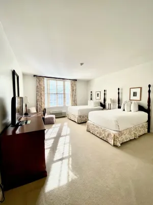 The Elston Inn and Conference Center Hotel di 
