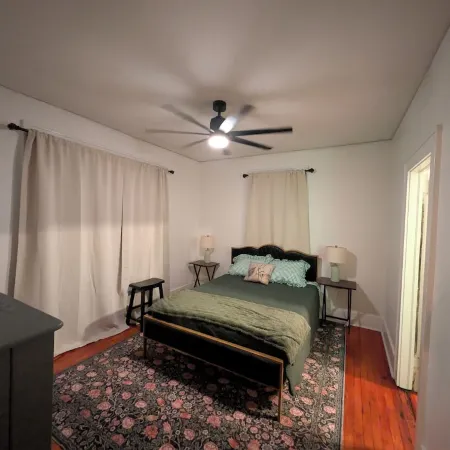 Casey's Cottage- Georgia Ave