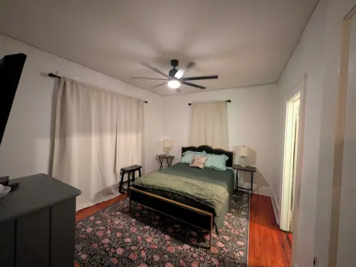 Casey's Cottage- Georgia Ave