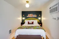 Quick Hospital Commute! Spokane Apt w/ Workspace - Kitchen