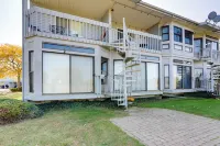Pet-Friendly Oak Harbor Condo Walk to Lake! - Pet friendly