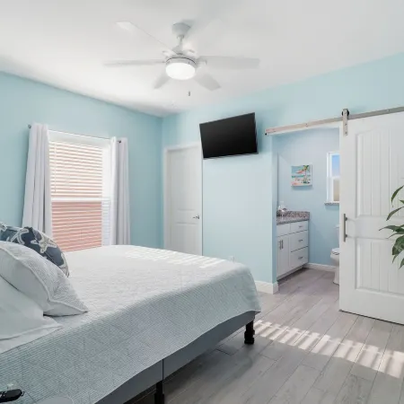 New! Charming Lilac Cottage 111