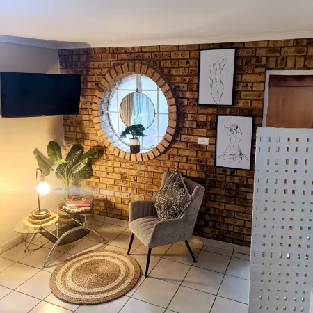 Private cottage, sleeps 2, perfect for work & play