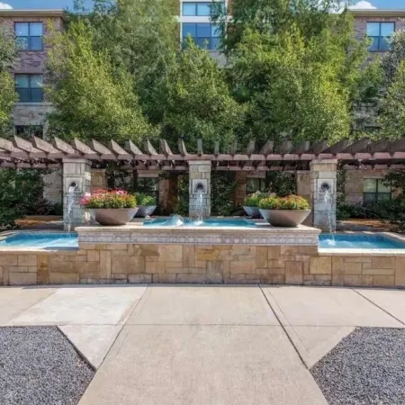 Modern 1Br 8 Minutes to Dallas World Cup Stadium. Free Parking, Gym + Fast WiFi