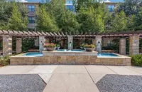 Cozy One Bed Apartment at Frisco, Fast WiFi, Equipped Gym, Pool, AC, Work Space.